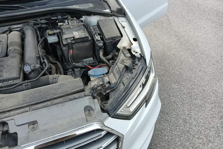 Used Audi A3 2020 Sportback 35 TFSI Fashion Edition China VI Emission Standard Engine Bay Left