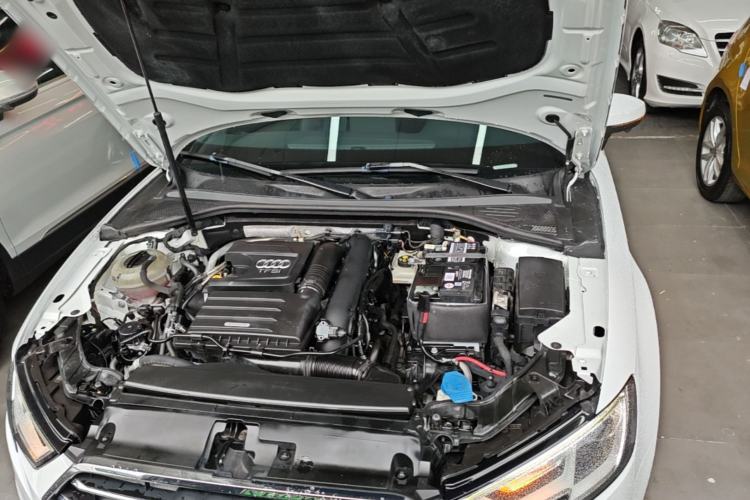 Used Audi A3 2020 Limousine 35 TFSI Ambition China VI Engine Bay