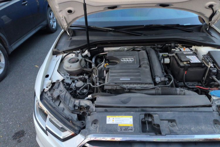 Used Audi A3 2020 Limousine 35 TFSI Ambition China VI Engine Bay Right