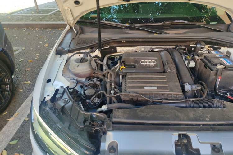 Used Audi A3 2020 Limousine 35 TFSI Fashion Edition China VI Emission Standard Engine Bay Right