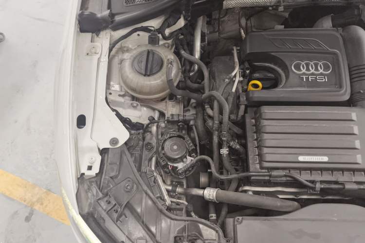 Used Audi A3 2020 Sportback 35 TFSI Fashion Edition China VI Emission Standard Engine Bay Right