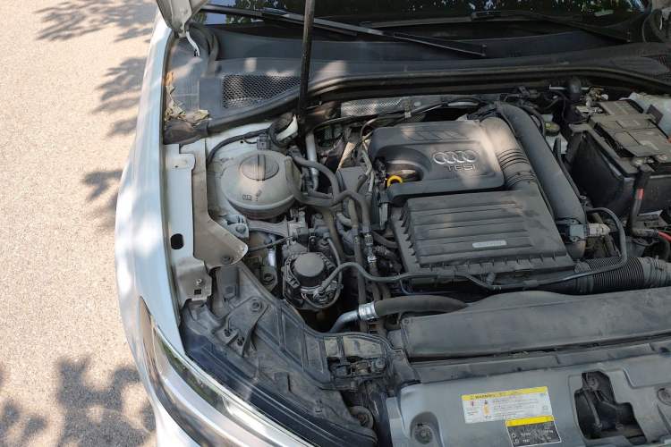 Used Audi A3 2020 Sportback 35 TFSI Fashion Edition China VI Emission Standard Engine Bay Right