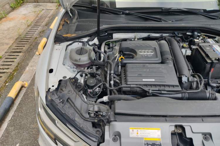 Used Audi A3 2020 Limousine 35 TFSI Fashion Edition China VI Emission Standard Engine Bay Right