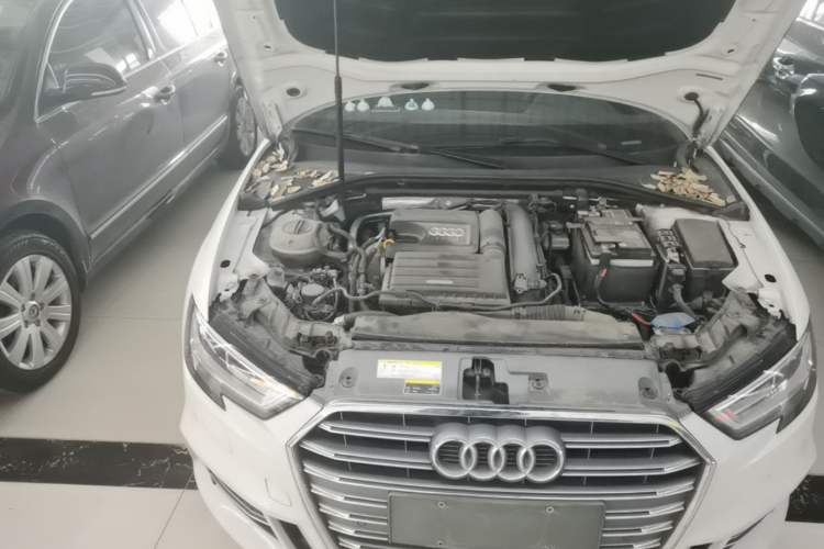 Used Audi A3 2020 Sportback 35 TFSI Fashion Edition China VI Emission Standard Engine Bay Right