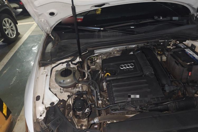Used Audi A3 2020 Limousine 35 TFSI Fashion Edition China VI Emission Standard Engine Bay Right