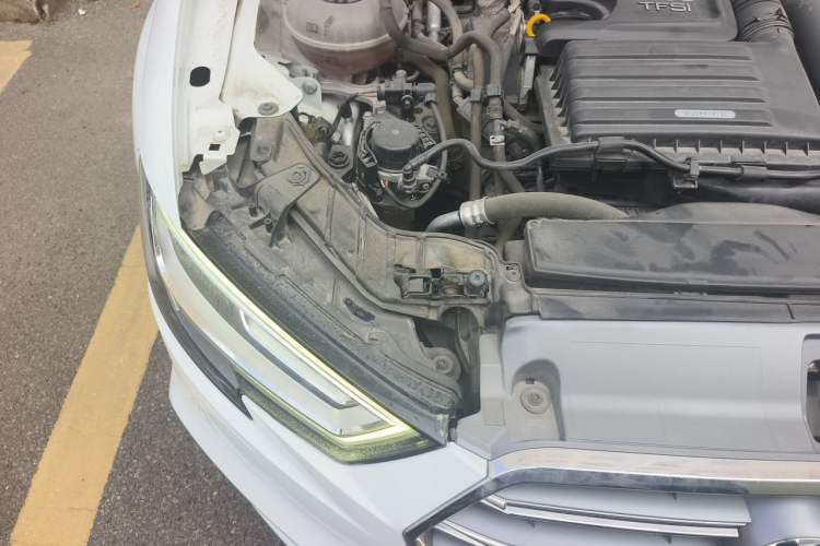 Used Audi A3 2020 Limousine 35 TFSI Fashion Edition China VI Emission Standard Engine Bay Right