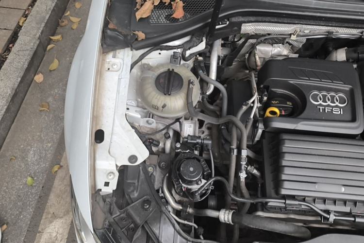 Used Audi A3 2020 Limousine 35 TFSI Ambition China VI Engine Bay Right