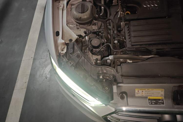 Used Audi A3 2020 Sportback 35 TFSI Fashion Edition China VI Emission Standard Engine Bay Right