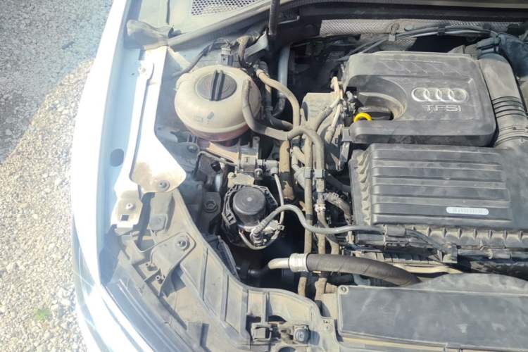 Used Audi A3 2020 Sportback 35 TFSI Fashion Edition China VI Emission Standard Engine Bay Right