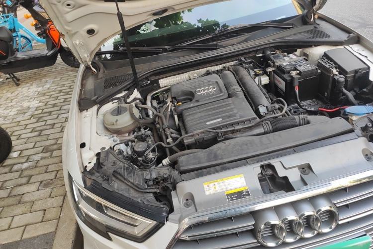Used Audi A3 2020 Limousine 35 TFSI Fashion Edition China VI Emission Standard Engine Bay Right