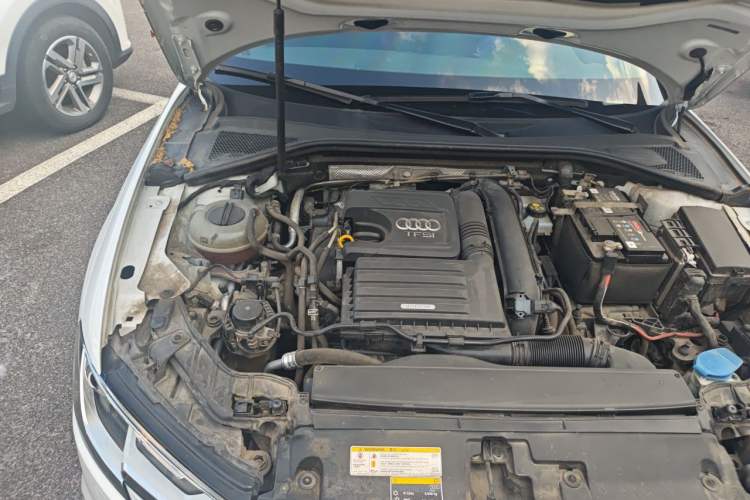 Used Audi A3 2020 Sportback 35 TFSI Ambition China VI Engine Bay Right