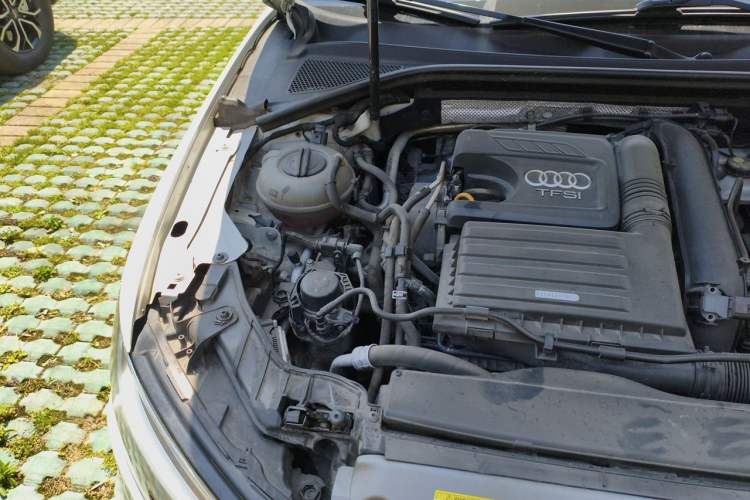 Used Audi A3 2020 Sportback 35 TFSI Fashion Edition China VI Emission Standard Engine Bay Right