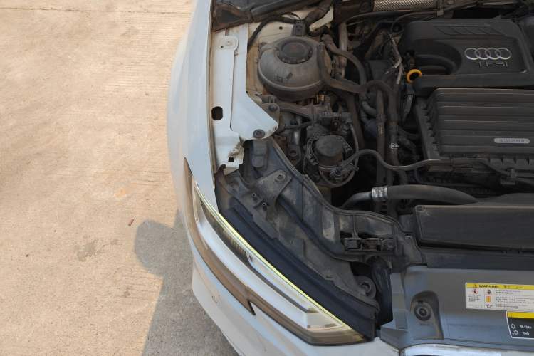 Used Audi A3 2020 Limousine 35 TFSI Fashion Edition China VI Emission Standard Engine Bay Right