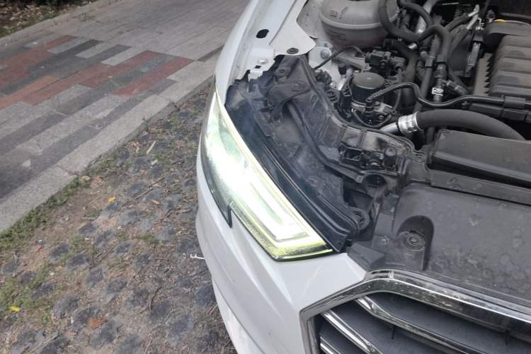 Used Audi A3 2020 Sportback 35 TFSI Style Edition China VI Emission Standard Engine Bay Right