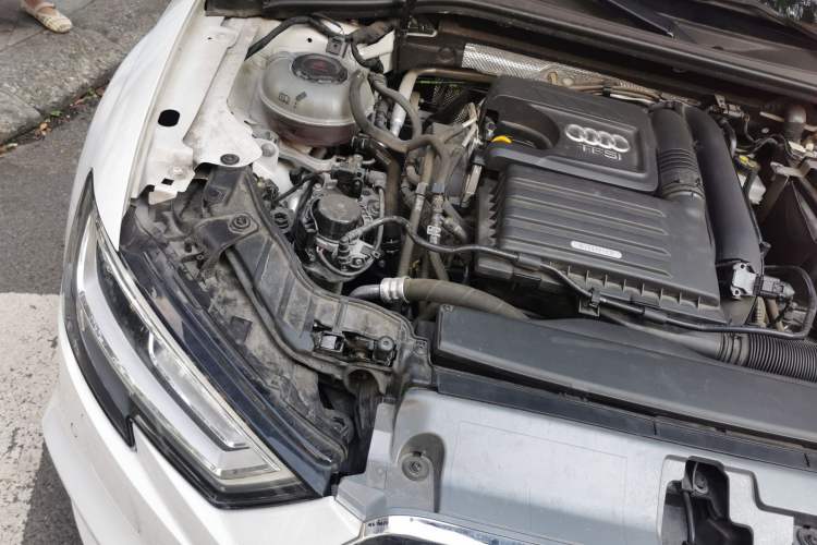 Used Audi A3 2020 Limousine 35 TFSI Fashion Edition China VI Emission Standard Engine Bay Right