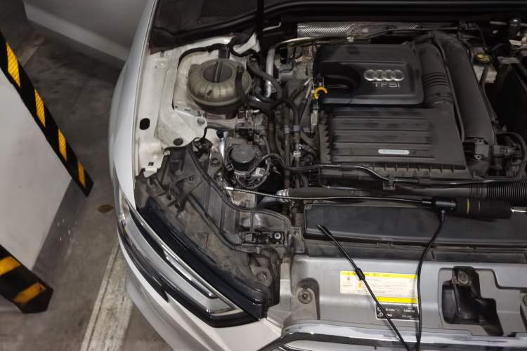 Used Audi A3 2020 Limousine 35 TFSI Fashion Edition China VI Emission Standard Engine Bay Right