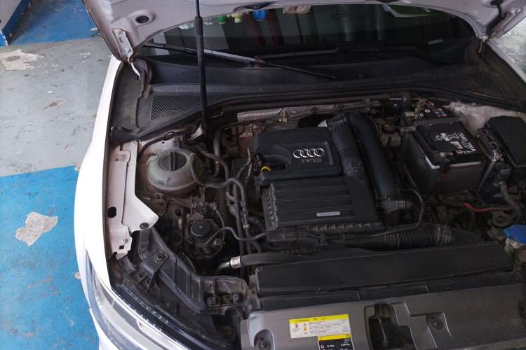 Used Audi A3 2020 Limousine 35 TFSI Fashion Edition China VI Emission Standard Engine Bay Right