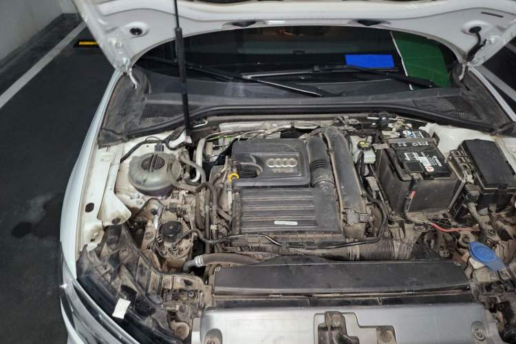 Used Audi A3 2020 Sportback 35 TFSI Fashion Edition China VI Emission Standard Engine Bay Right