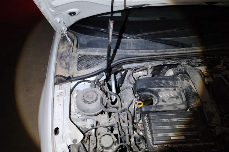 Used Audi A3 2020 Sportback 35 TFSI Fashion Edition China VI Emission Standard Engine Bay Right