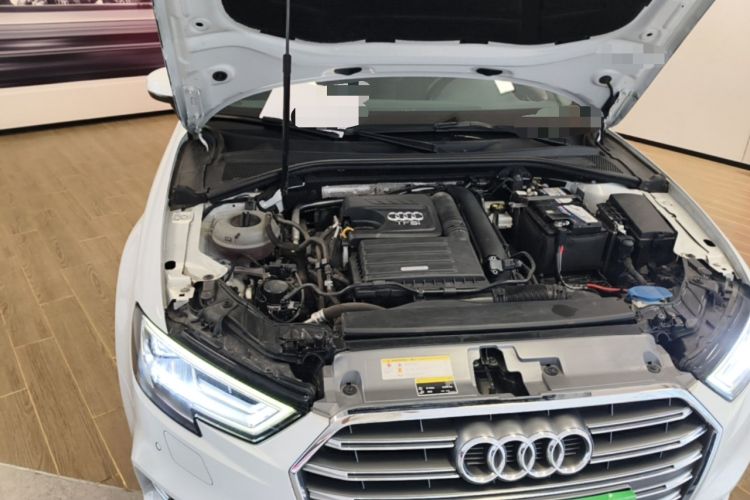 Used Audi A3 2020 Limousine 35 TFSI Fashion Edition China VI Emission Standard Engine Bay Right