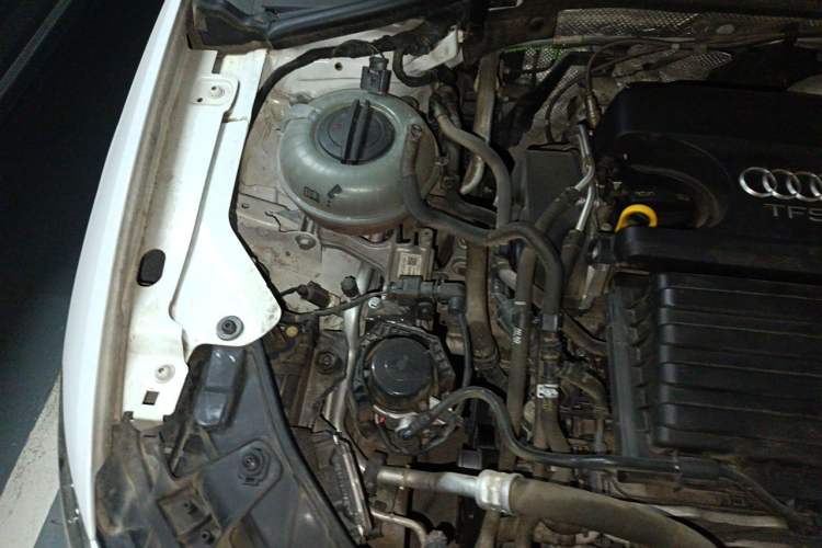 Used Audi A3 2020 Sportback 35 TFSI Fashion Edition China VI Emission Standard Engine Bay Right