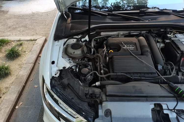 Used Audi A3 2020 Limousine 35 TFSI Fashion Edition China VI Emission Standard Engine Bay Right