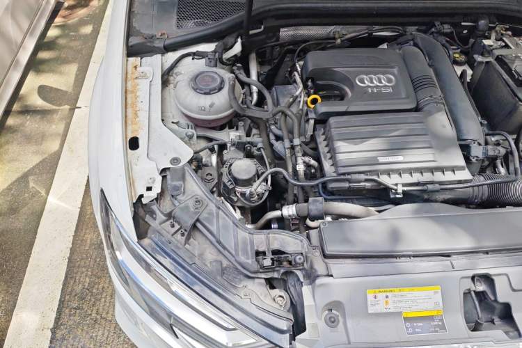 Used Audi A3 2020 Sportback 35 TFSI Fashion Edition China VI Emission Standard Engine Bay Right