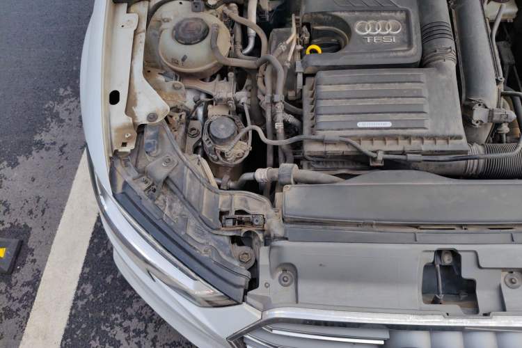 Used Audi A3 2020 Limousine 35 TFSI Fashion Edition China VI Emission Standard Engine Bay Right