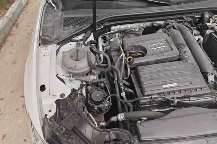 Used Audi A3 2020 Sportback 35 TFSI Fashion Edition China VI Emission Standard Engine Bay Right