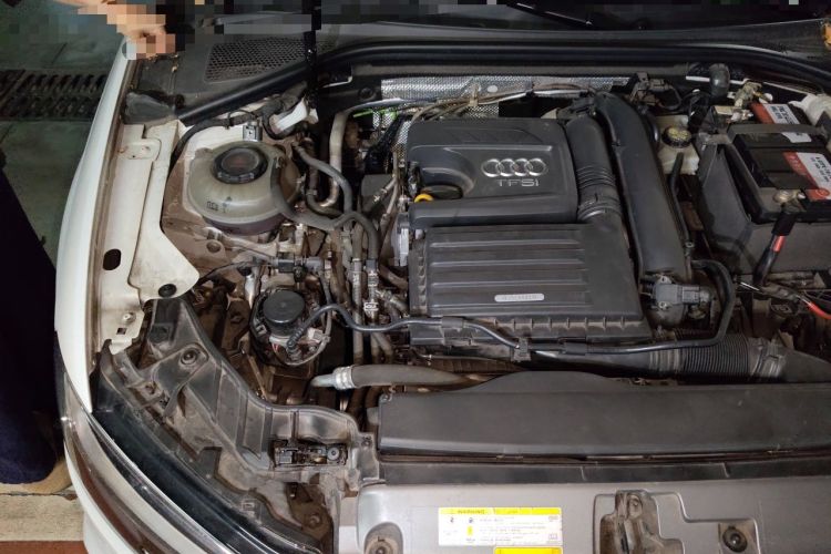 Used Audi A3 2020 Sportback 35 TFSI Fashion Edition China VI Emission Standard Engine Bay Right