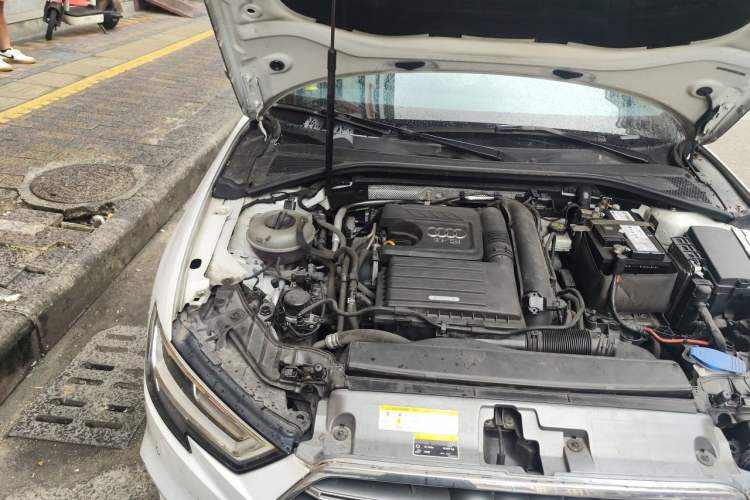 Used Audi A3 2020 Sportback 35 TFSI Fashion Edition China VI Emission Standard Engine Bay Right