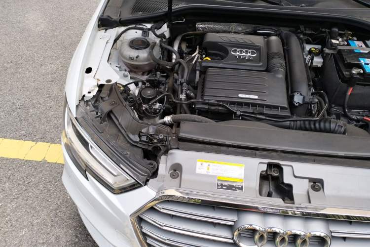 Used Audi A3 2020 Sportback 35 TFSI Fashion Edition China VI Emission Standard Engine Bay Right
