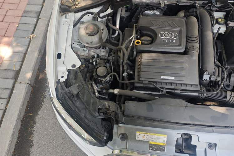 Used Audi A3 2020 Sportback 35 TFSI Fashion Edition China VI Emission Standard Engine Bay Right