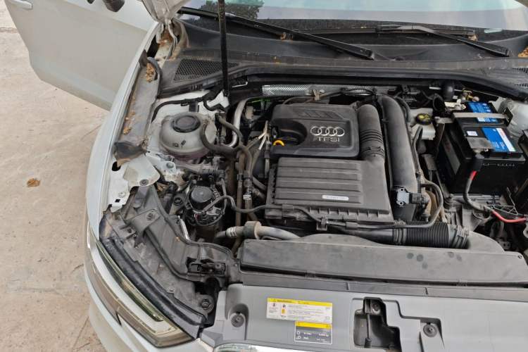 Used Audi A3 2020 Limousine 35 TFSI Fashion Edition China VI Emission Standard Engine Bay Right
