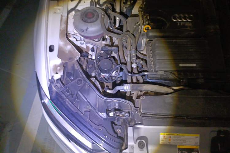Used Audi A3 2020 Sportback 35 TFSI Fashion Edition China VI Emission Standard Engine Bay Right