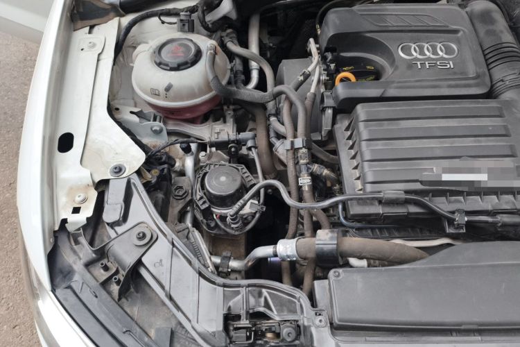 Used Audi A3 2020 Sportback 35 TFSI Fashion Edition China VI Emission Standard Engine Bay Right