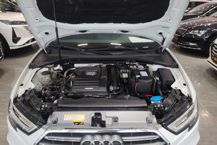 Used Audi A3 2020 Sportback 35 TFSI Fashion Edition China VI Emission Standard Engine Bay