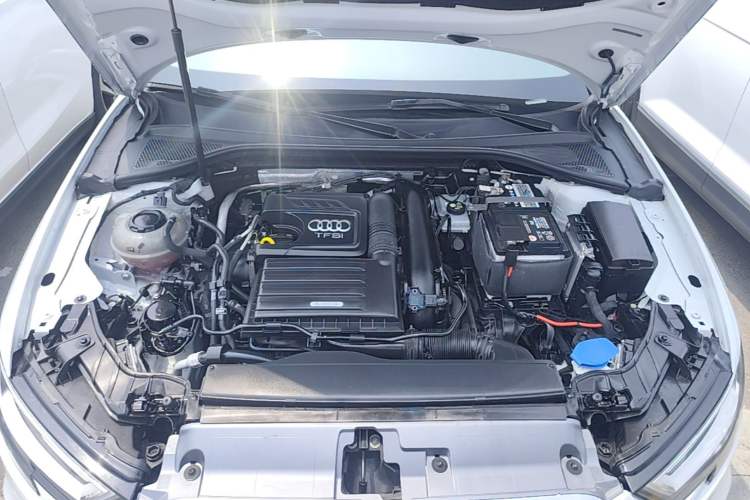 Used Audi A3 2020 Sportback 35 TFSI Fashion Edition China VI Emission Standard Engine Bay