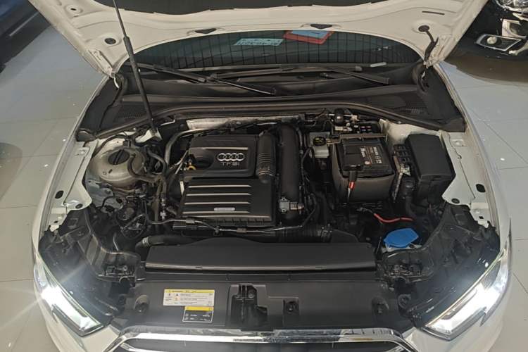 Used Audi A3 2020 Limousine 35 TFSI Ambition China VI Engine Bay