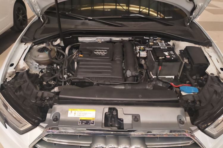 Used Audi A3 2020 Sportback 35 TFSI Fashion Edition China VI Emission Standard Engine Bay