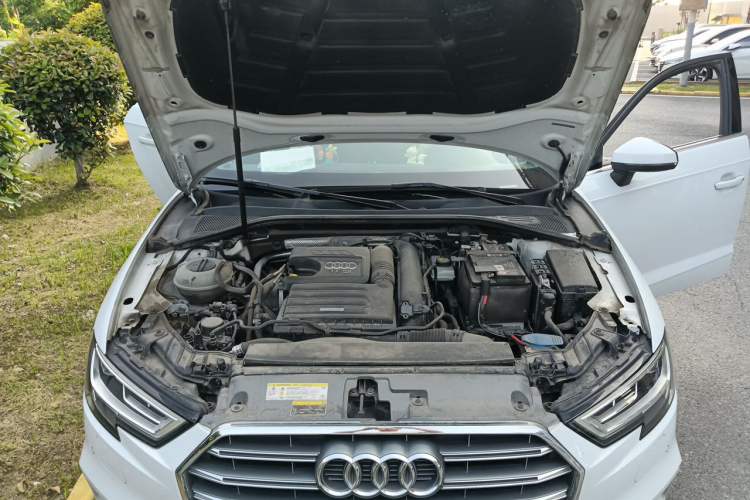 Used Audi A3 2020 Sportback 35 TFSI Fashion Edition China VI Emission Standard Engine Bay