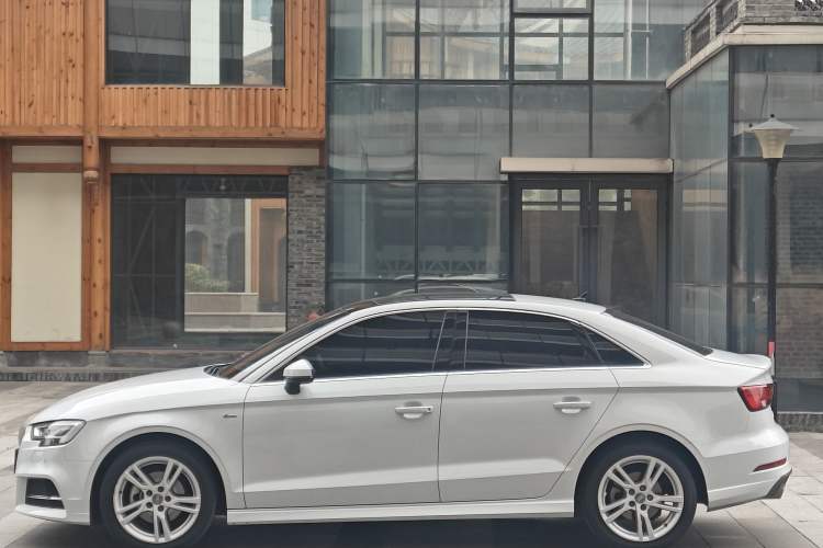 Used Audi A3 2020 Limousine 35 TFSI Fashion Edition China VI Emission Standard Exterior 2