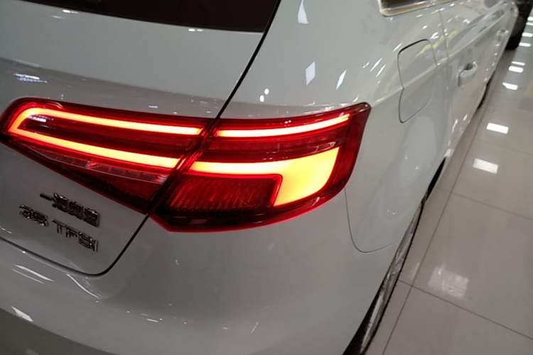 Used Audi A3 2020 Restyled Sportback 35 TFSI Entry-Level China VI Emission Standard Exterior 3