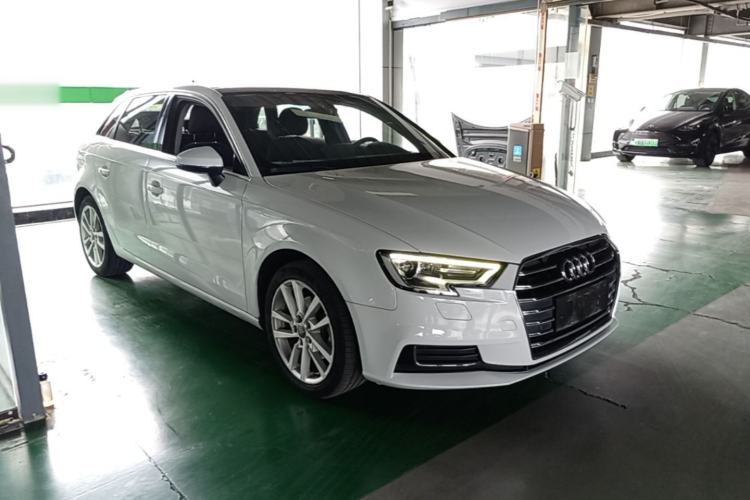 Used Audi A3 2020 Restyled Sportback 35 TFSI Entry-Level China VI Emission Standard Front Right 45 Deg