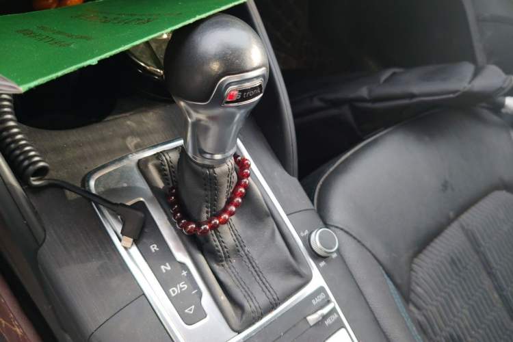 Used Audi A3 2020 Limousine 35 TFSI Fashion Edition China VI Emission Standard Gear Lever