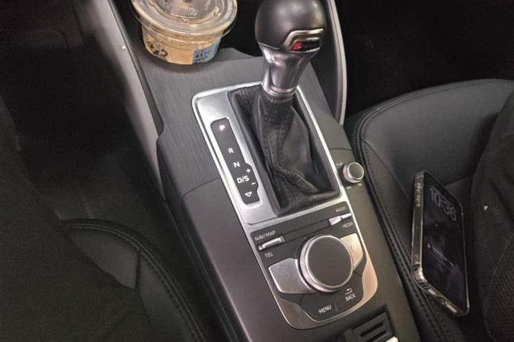 Used Audi A3 2020 Limousine 35 TFSI Fashion Edition China VI Emission Standard Gear Lever