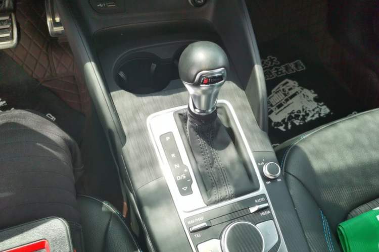 Used Audi A3 2020 Limousine 35 TFSI Fashion Edition China VI Emission Standard Gear Lever