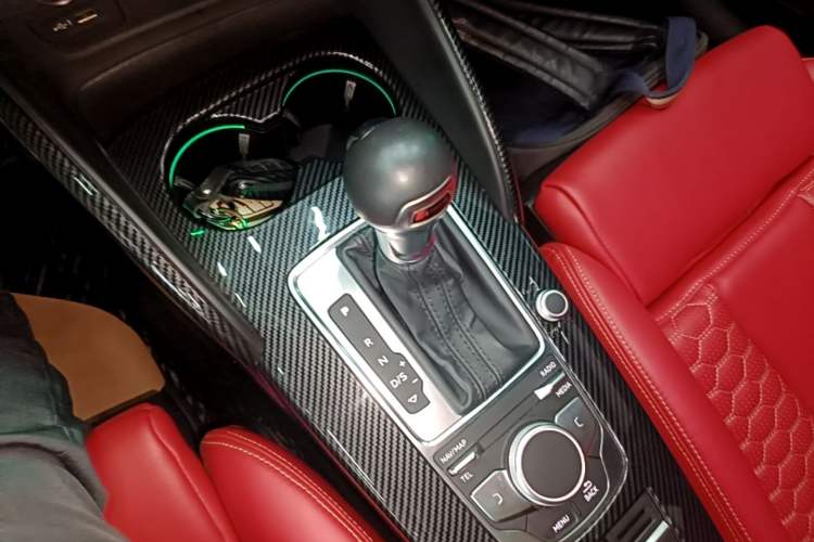 Used Audi A3 2020 Sportback 35 TFSI Fashion Edition China VI Emission Standard Gear Lever