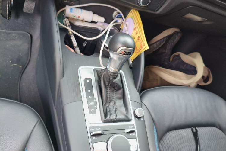 Used Audi A3 2020 Limousine 35 TFSI Fashion Edition China VI Emission Standard Gear Lever