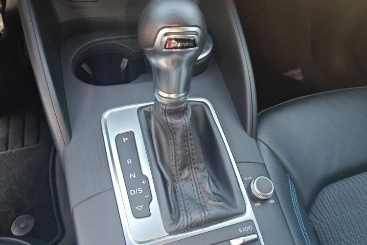 Used Audi A3 2020 Limousine 35 TFSI Fashion Edition China VI Emission Standard Gear Lever